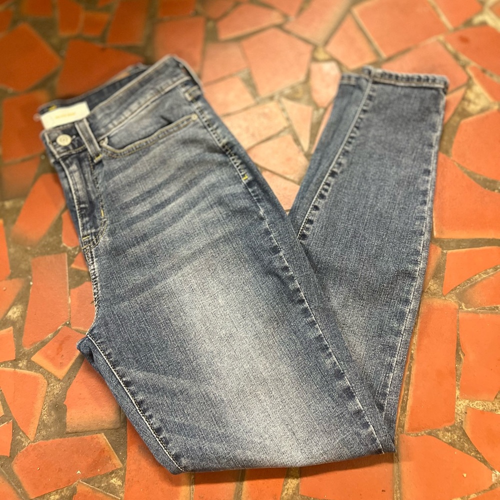 🌹Mid Rise Skinny, Levi Strauss, Size 4S (W27 L28), mint condition